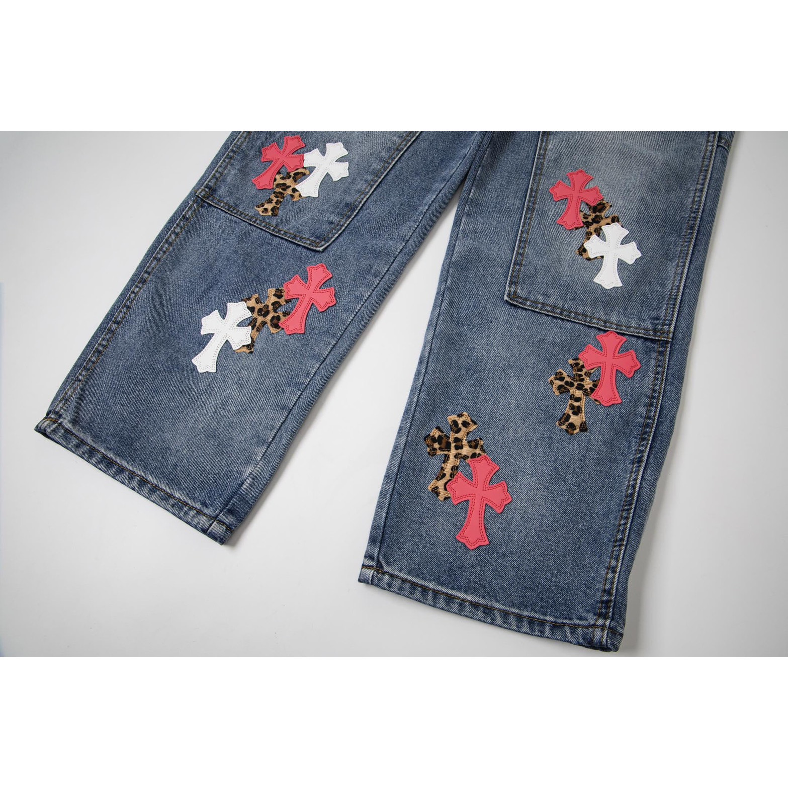 <p>CHROME HEARTS 蓝白多色拼皮泼墨牛仔美式工装长裤(1732#)</p>

<p>&nbsp;</p>