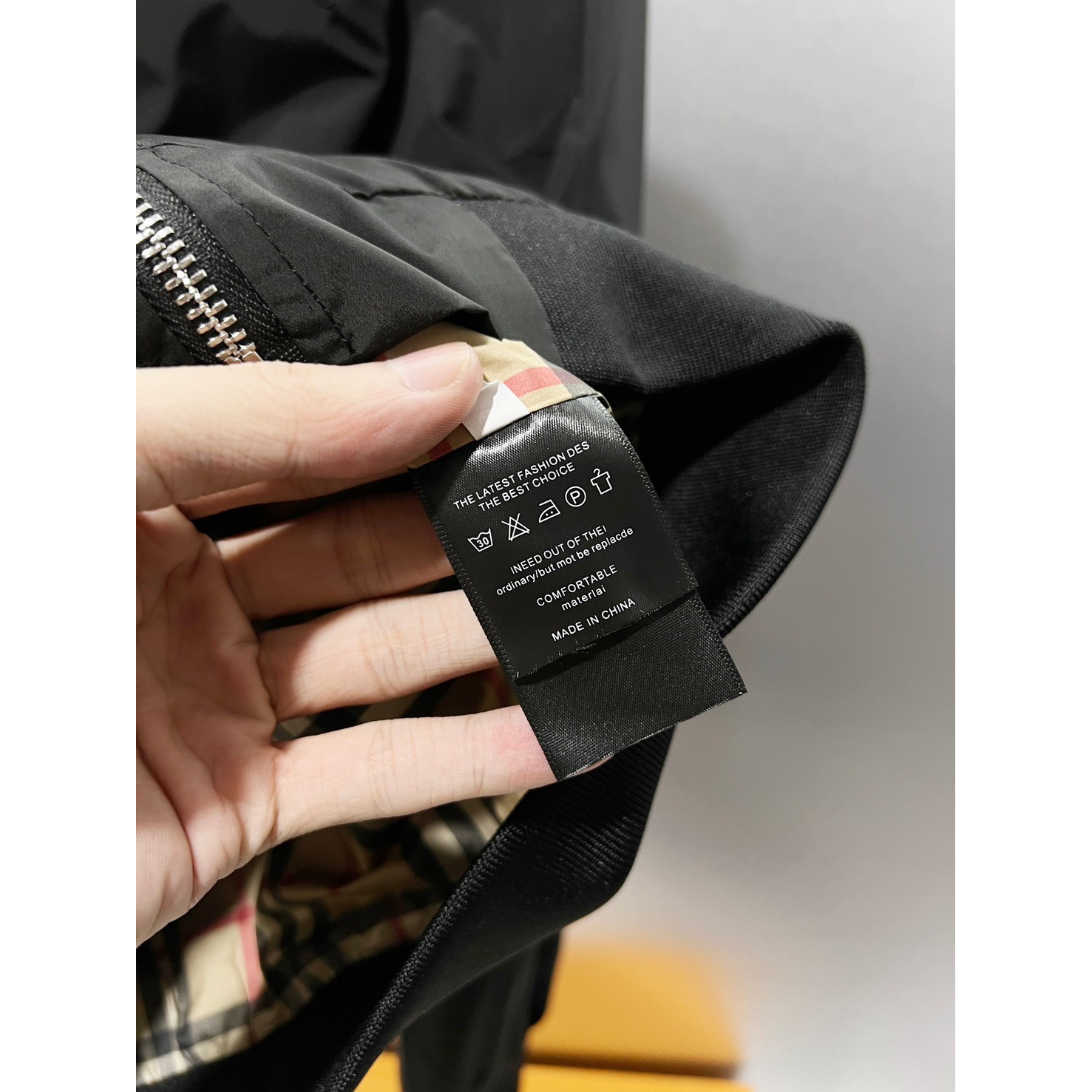 <p>BURBERRY&nbsp;夹克外套(黑)</p>