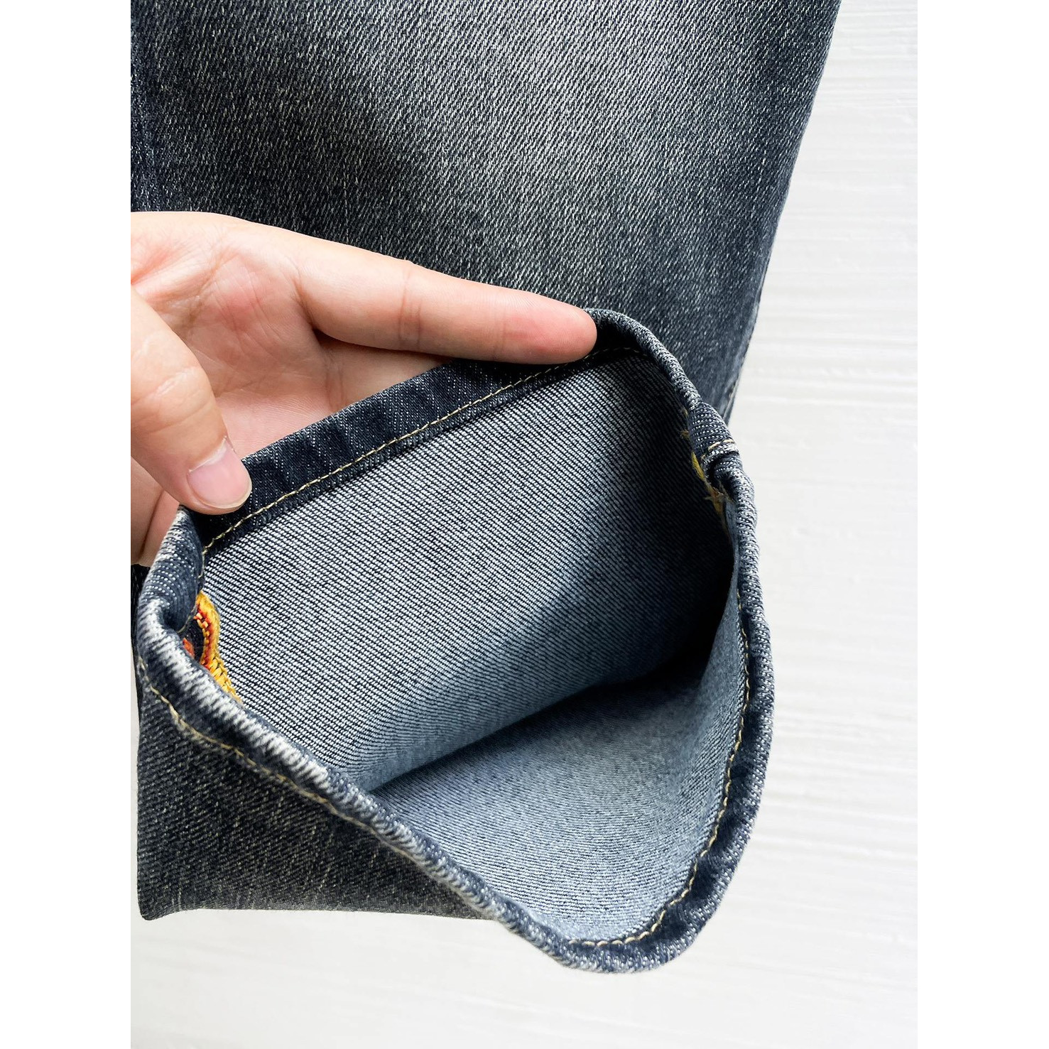 <p>LV&nbsp;高品质牛仔裤</p>