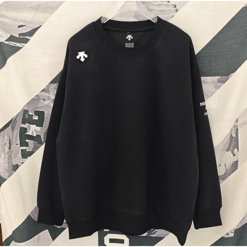 <p>DESCENTE 圓領長袖T恤</p>