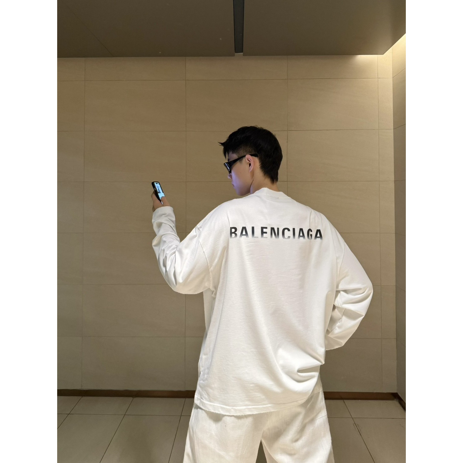 <p>Balenciaga 长袖T恤(白B13)</p>

<p>&nbsp;</p>