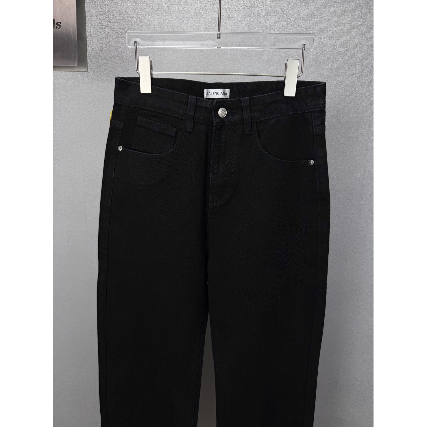 <p>&nbsp;Balenciaga&nbsp;口袋立体压胶蓝色字母logo情侣款水洗宽松牛仔裤&nbsp;</p>
