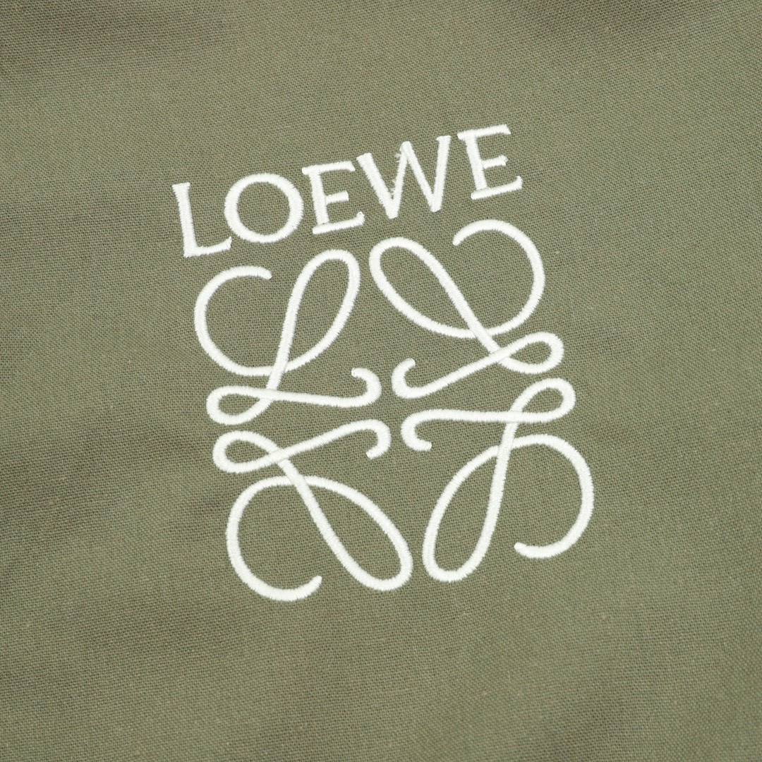 <p>LOEWE 经典LOGO刺绣夹克外套(綠)</p>