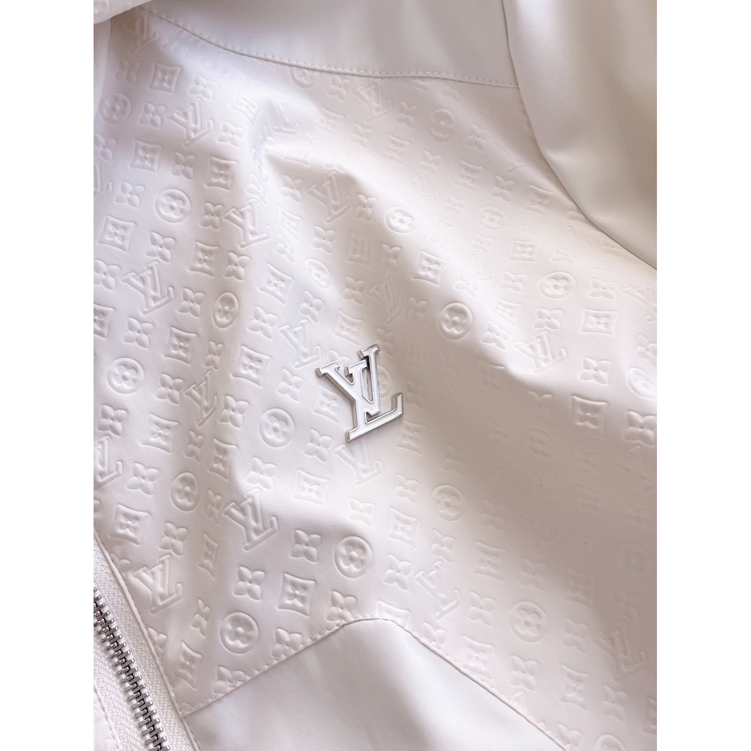 <p>LV 男士夹克外套(白)</p>