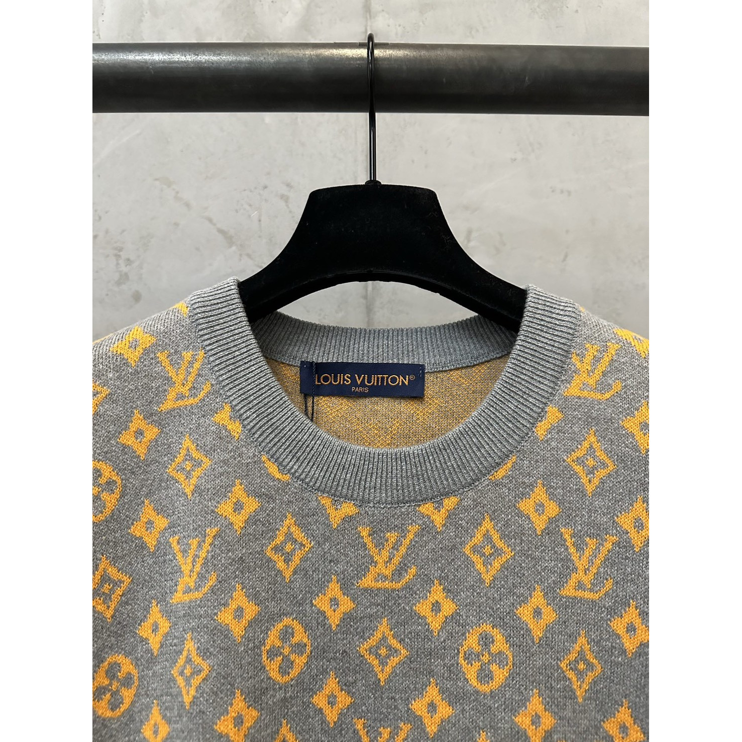 <p>LOUIS VUITTON 全幅提花针织短袖(橙灰色)</p>