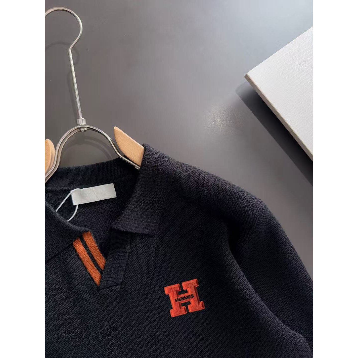 <p>HERMES 秋冬官网最新毛衣(黑)</p>