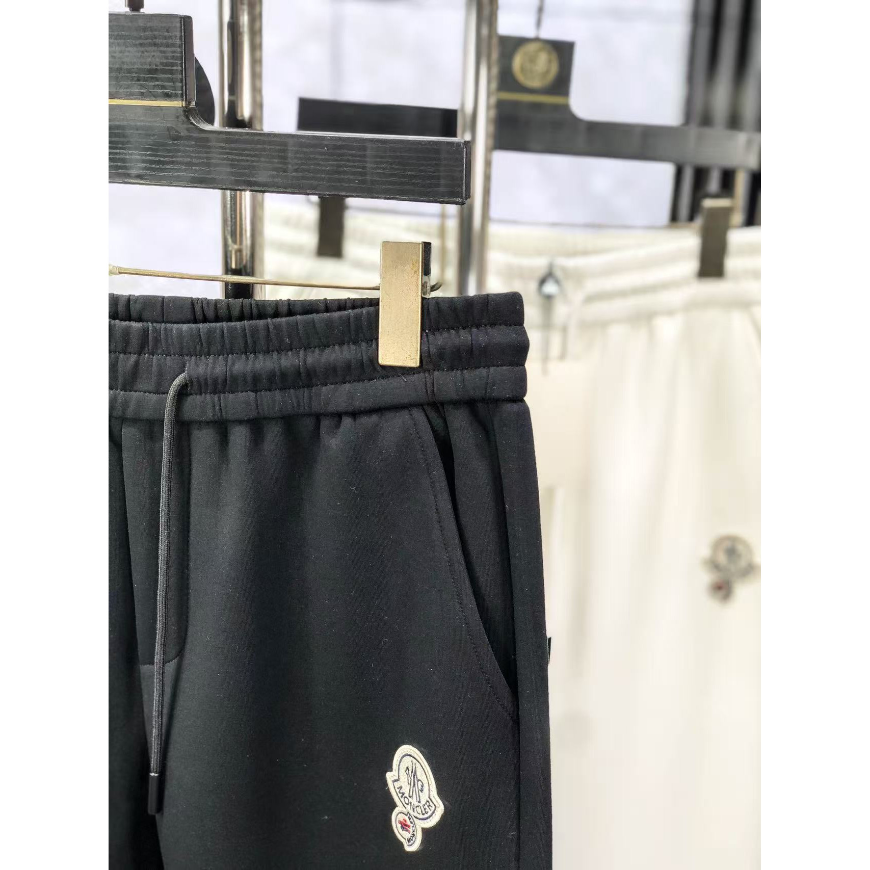 <p>MONCLER&nbsp;高品质时尚休闲裤(782956)</p>