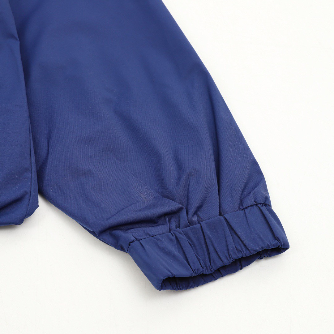 <p>Balenciaga 拼接徽标夹克外套(藍)</p>