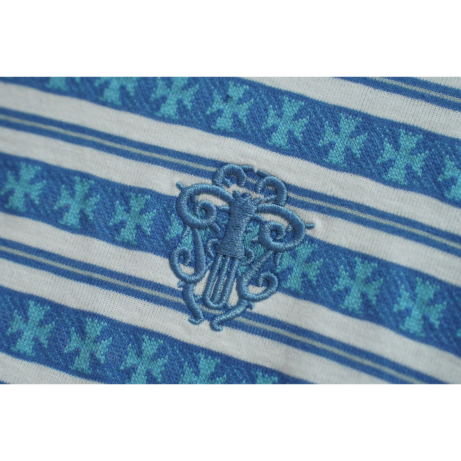 <p>Chrome Hearts&nbsp; 条纹满印提花长袖(藍G04)</p>