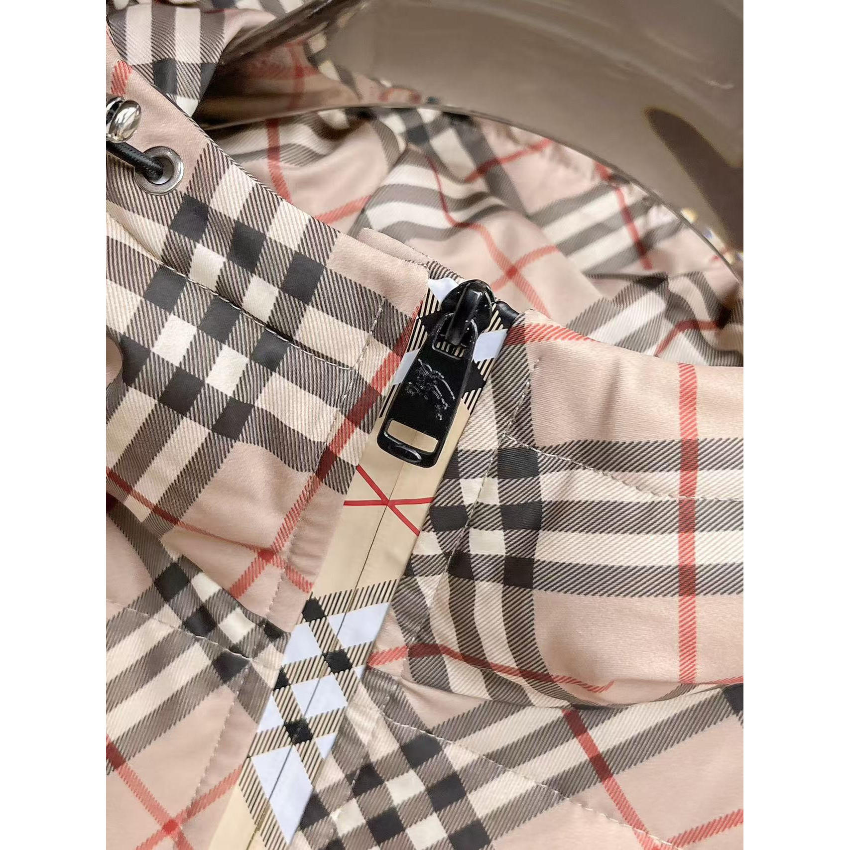 <p>BURBERRY 秋冬新款羽绒服(卡其)</p>
