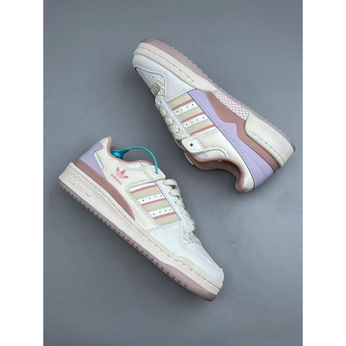 <p>Adidas Originals FORUM 潮流休闲鞋</p>