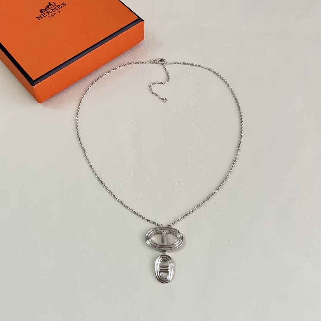 <p>HERM&Egrave;S 猪鼻子项链&nbsp;</p>