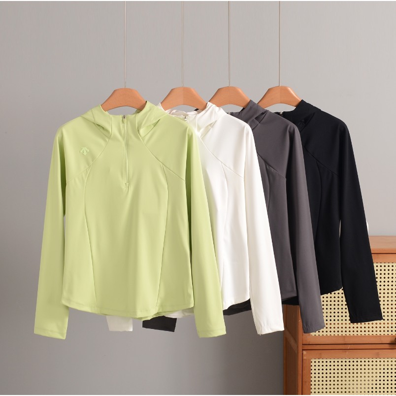 <p>DESCENTE&nbsp; WOMEN'S TRAINING 系列 女士半拉鍊連帽運動衛衣</p>