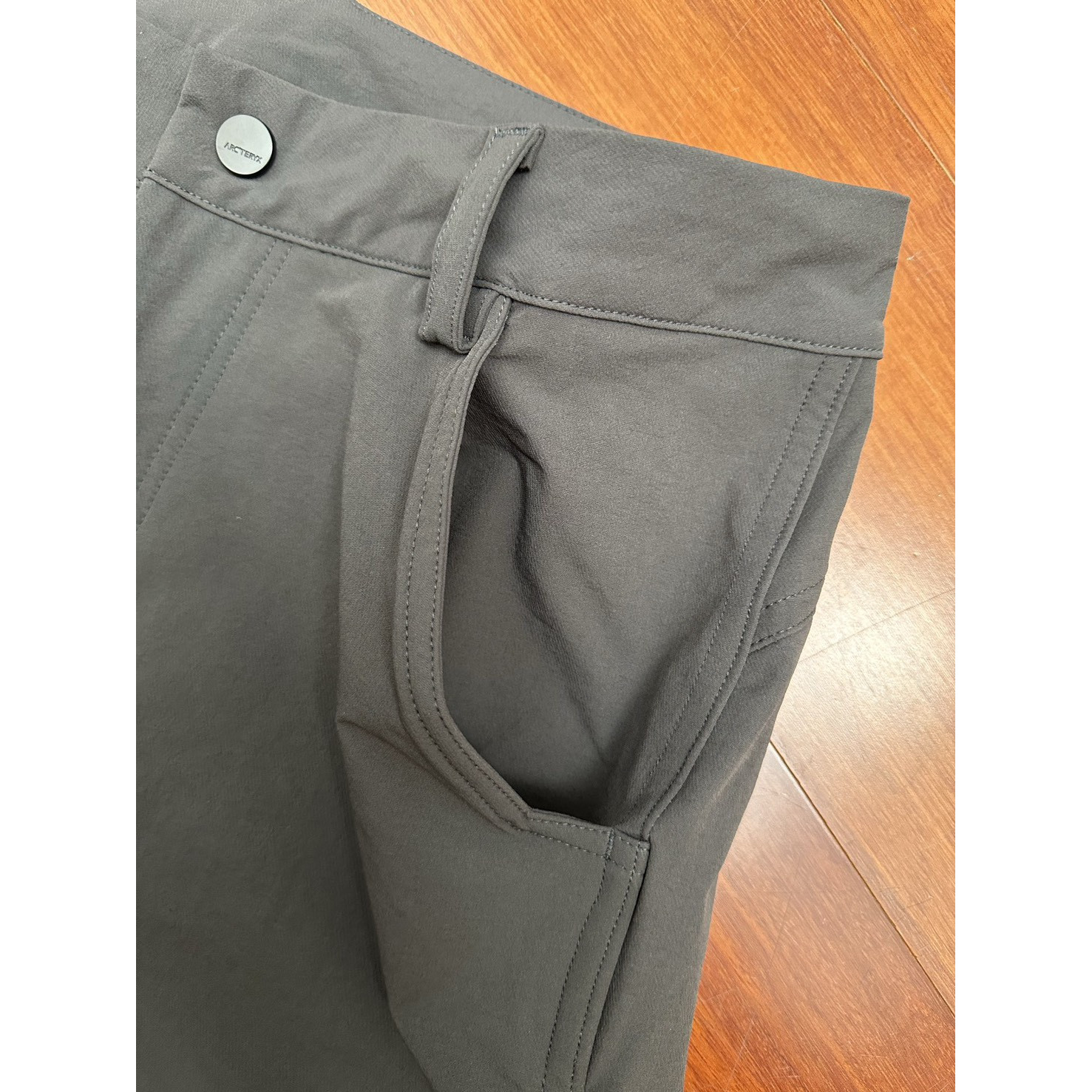 <p>ARC'TERYX 户外机能防风防泼水多口袋休闲长裤</p>