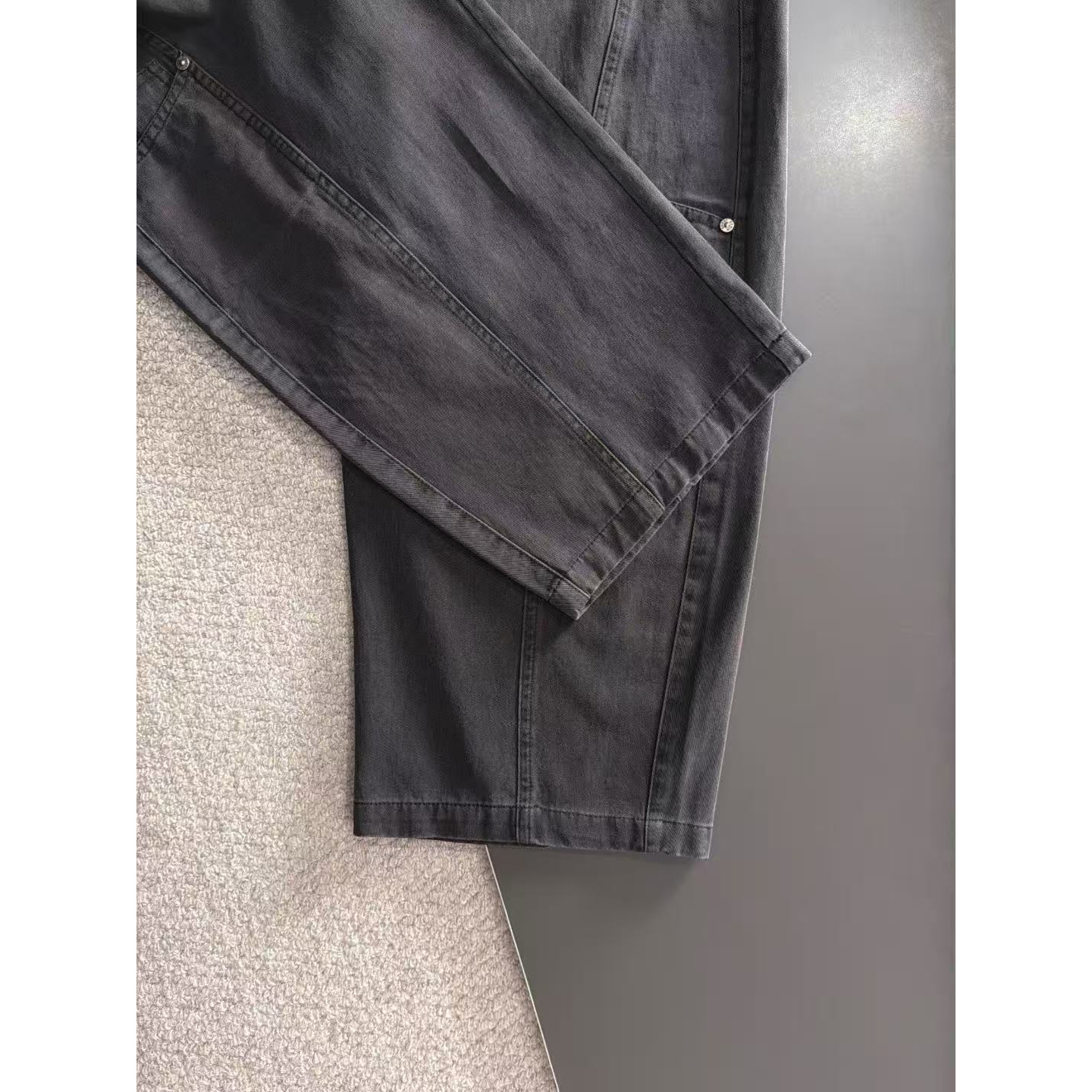 <p>MONCLER 秋冬新款松紧带休闲裤(淺黑)</p>