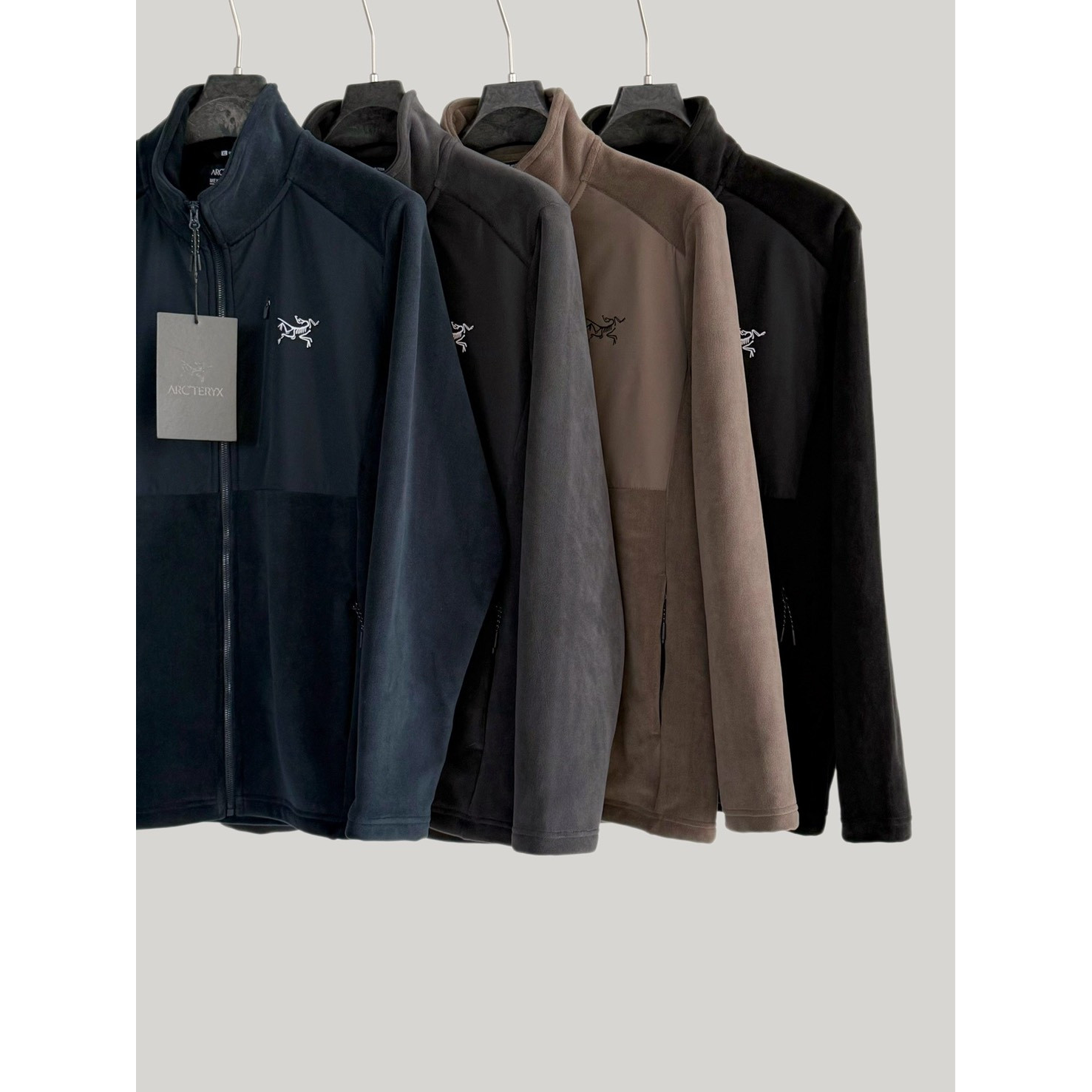 <p>Arc'teryx 手抓绒款外套(黑)</p>