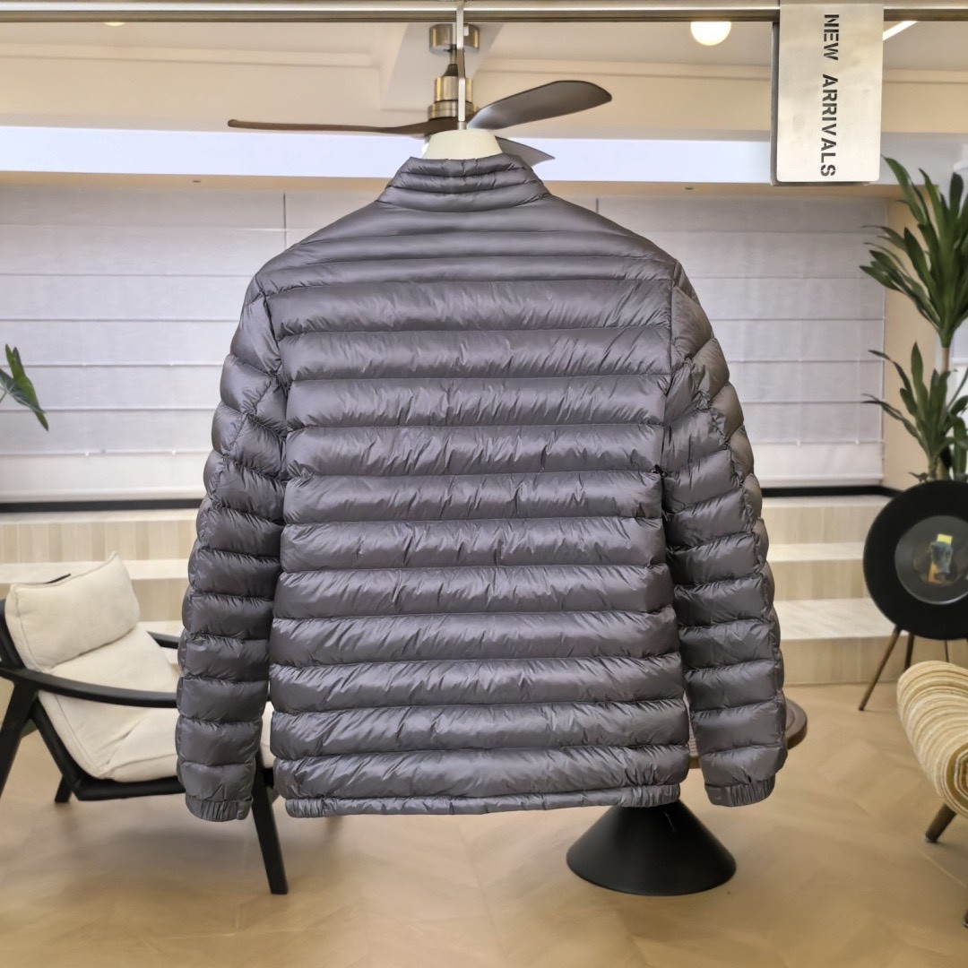 <p>Moncler 原单鹅绒羽絨服(灰)</p>
