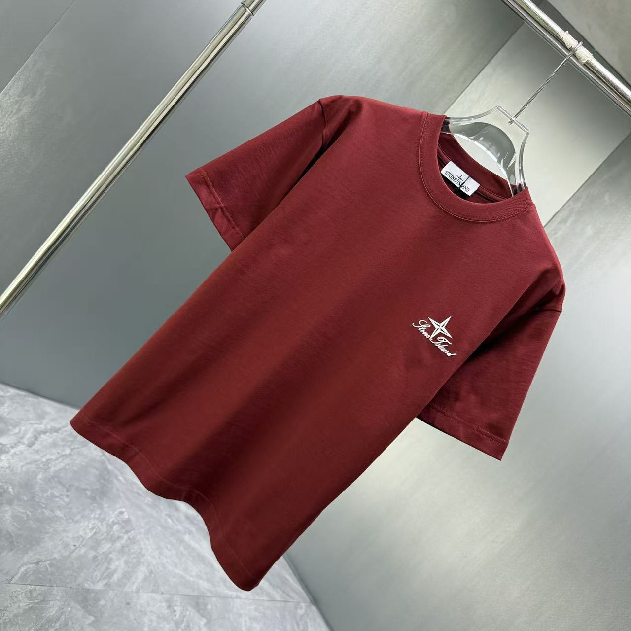 <p>Stone Island 短袖T恤(深紅)</p>