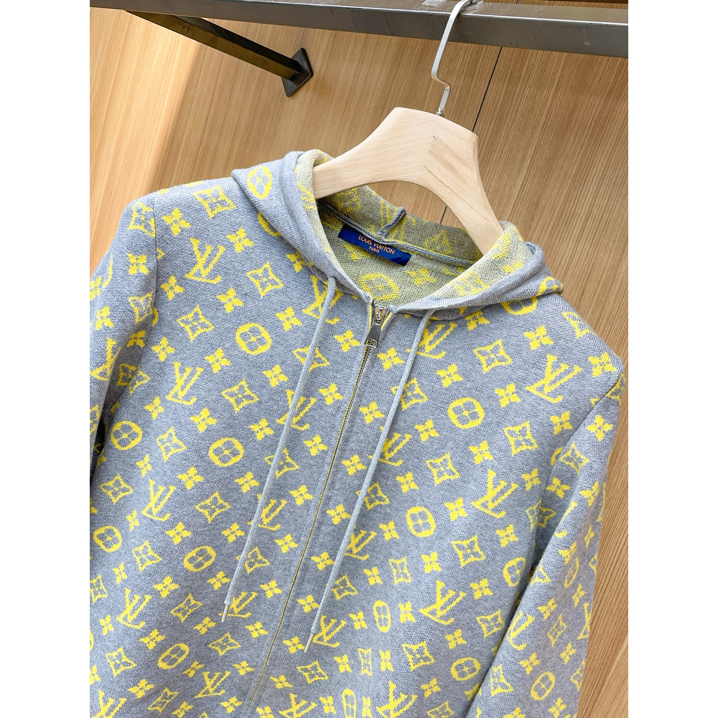 <p>LV 精品外套</p>