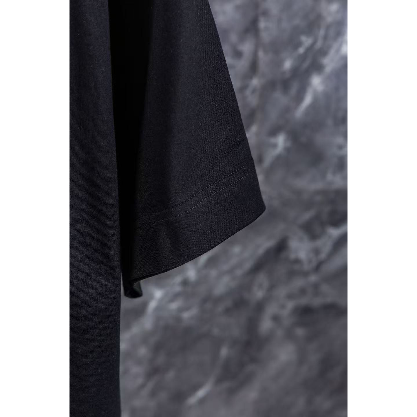 <p>GIVENCHY 塔罗牌星星印花短袖(黑)</p>