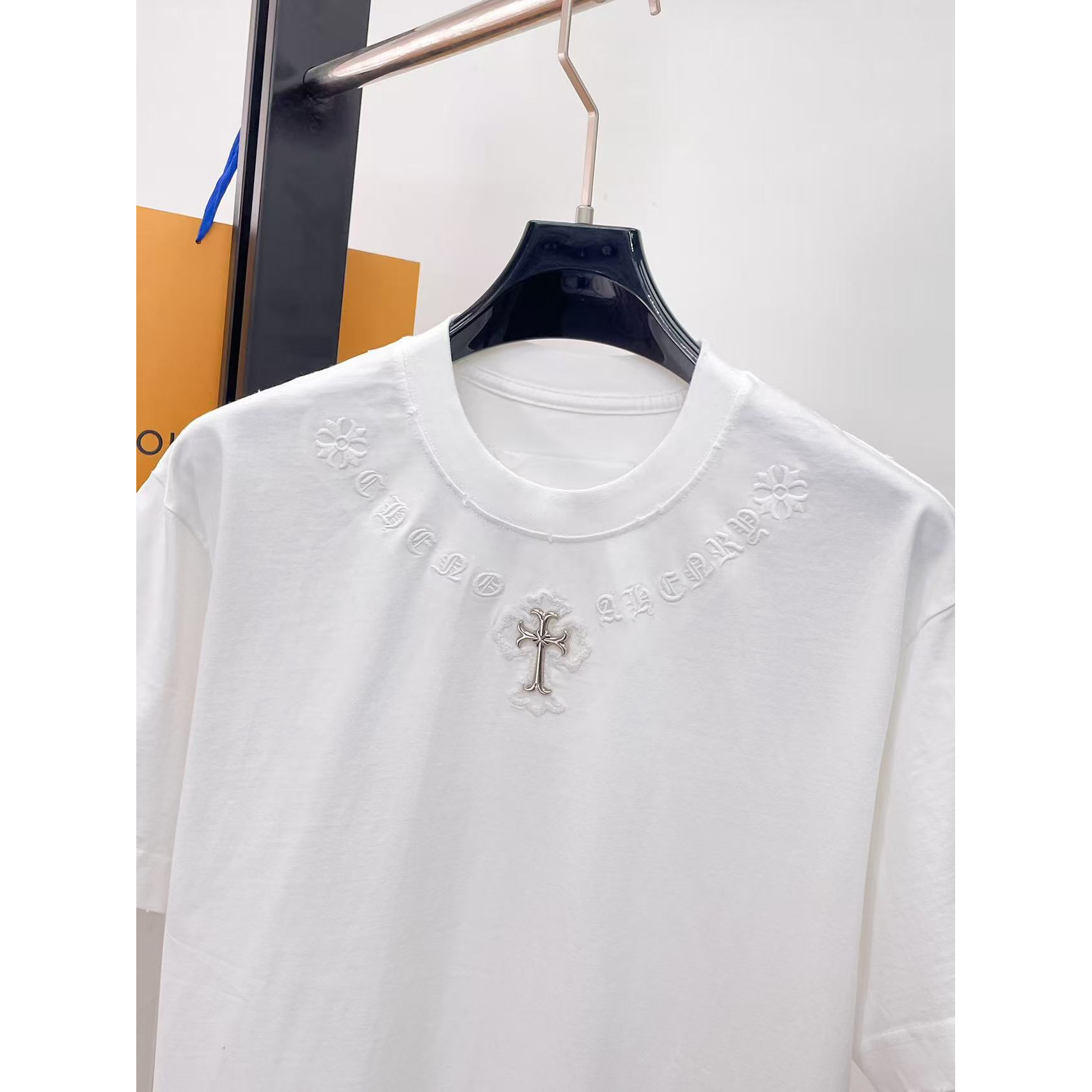 <p>CHROME HEARTS 专柜新款短袖T恤(白)</p>