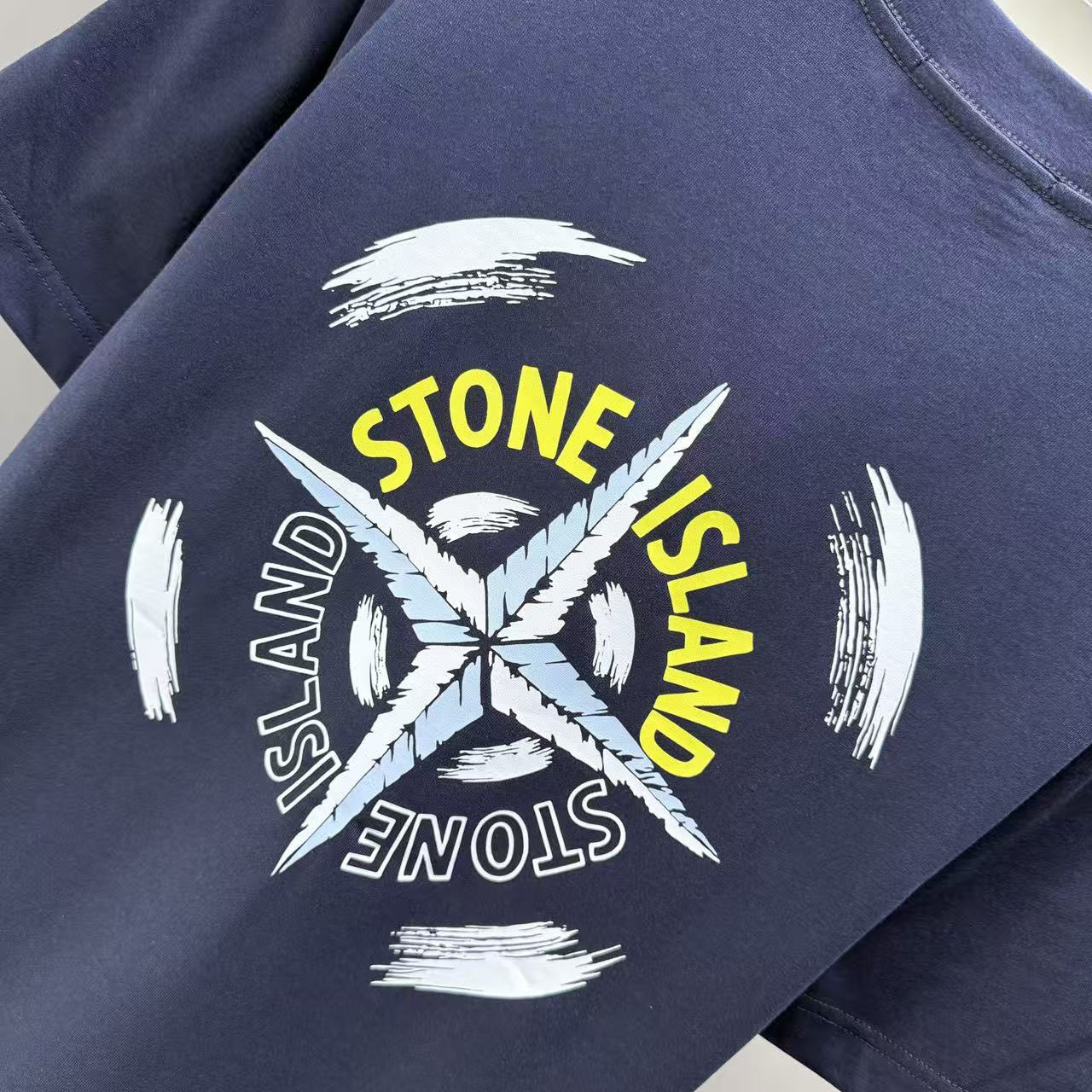 <p>Stone Island 短袖T恤(深藍)</p>