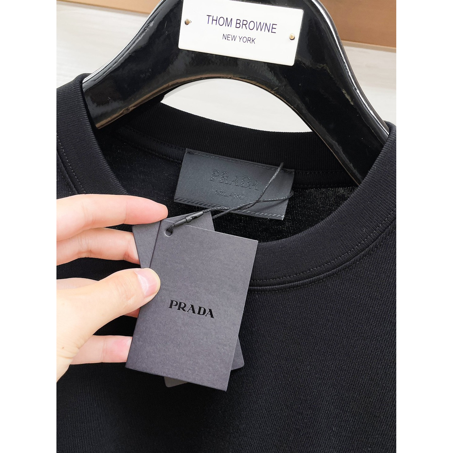 <p>&nbsp;Prada 长袖T恤(黑)</p>
