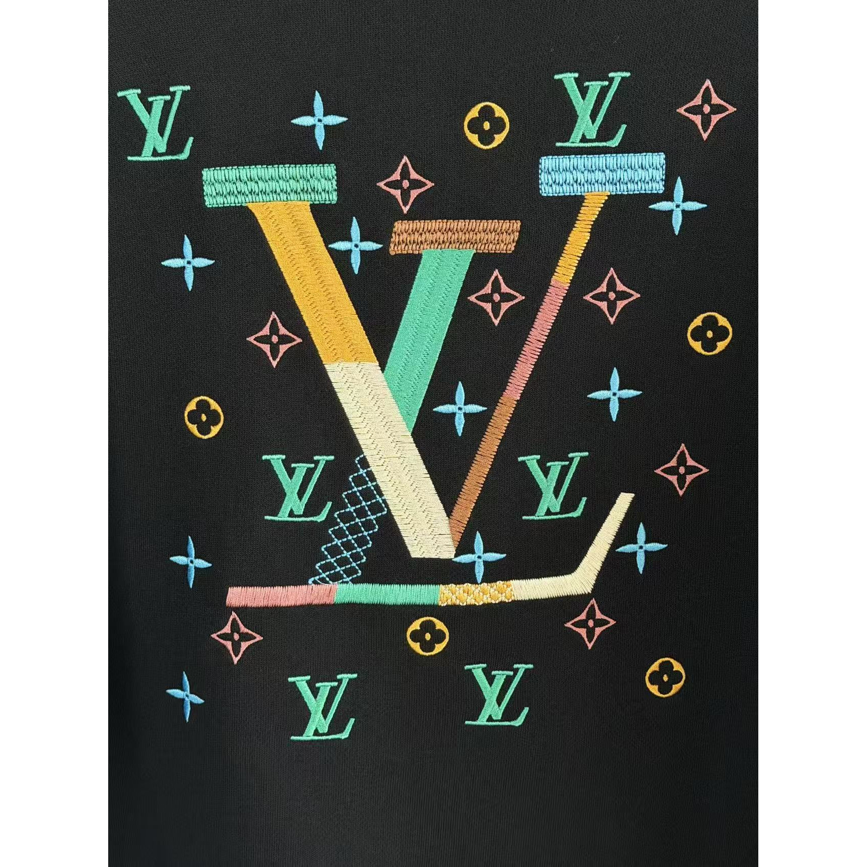 <p>LV 刺绣圆领卫衣(黑)</p>