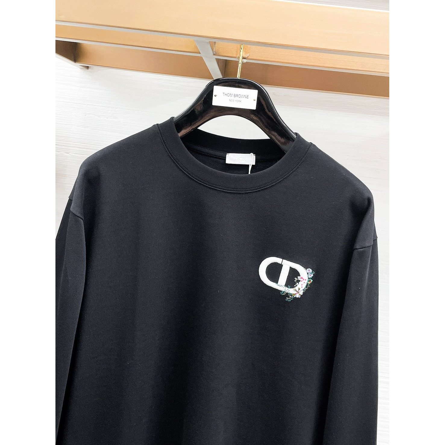 <p>DIOR&nbsp;长袖T恤(黑)</p>