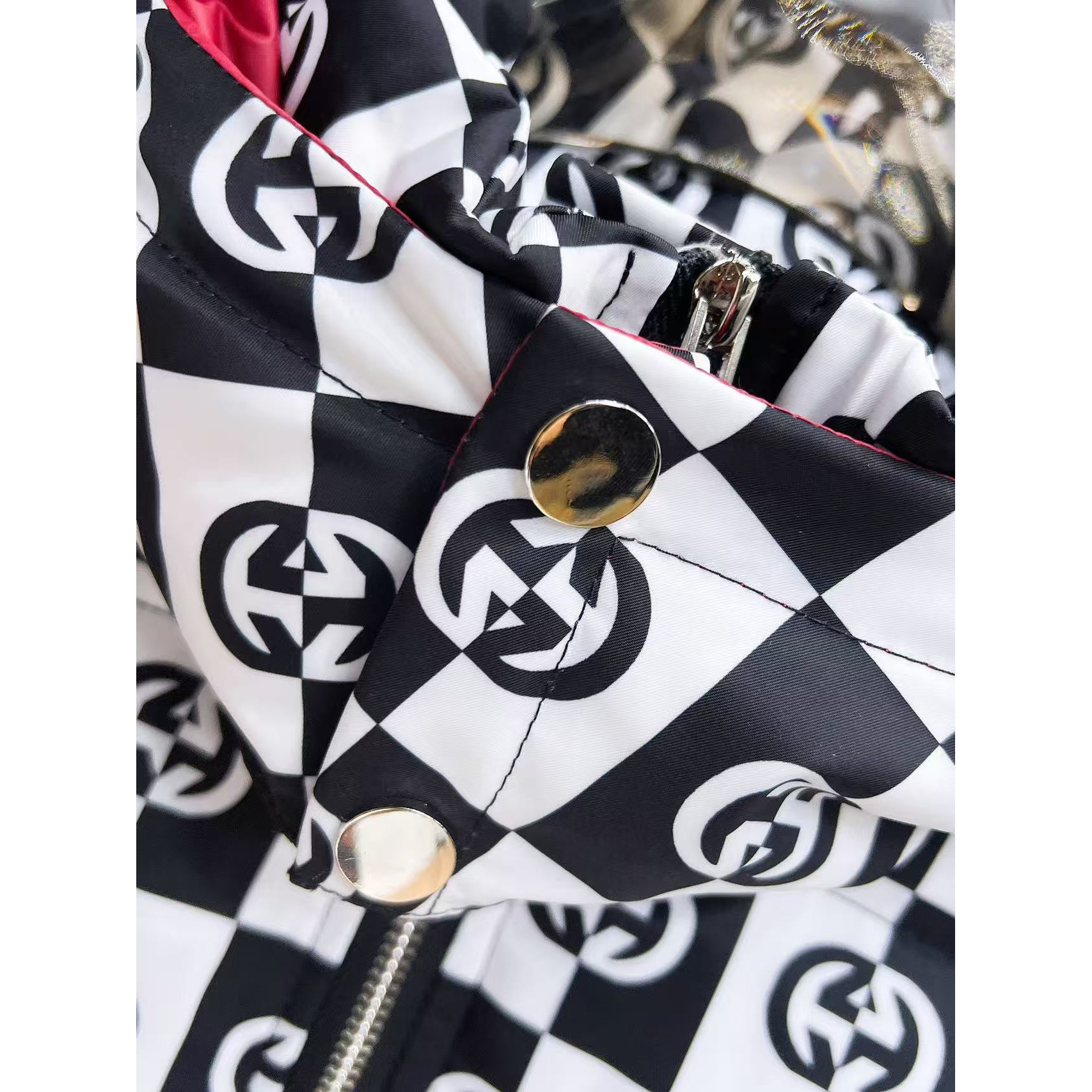 <p>GUCCI 秋冬新款羽绒服(黑)</p>