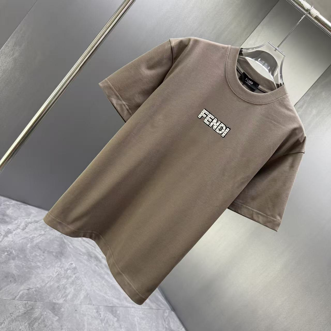 <p>FENDI 短袖T恤(棕)</p>