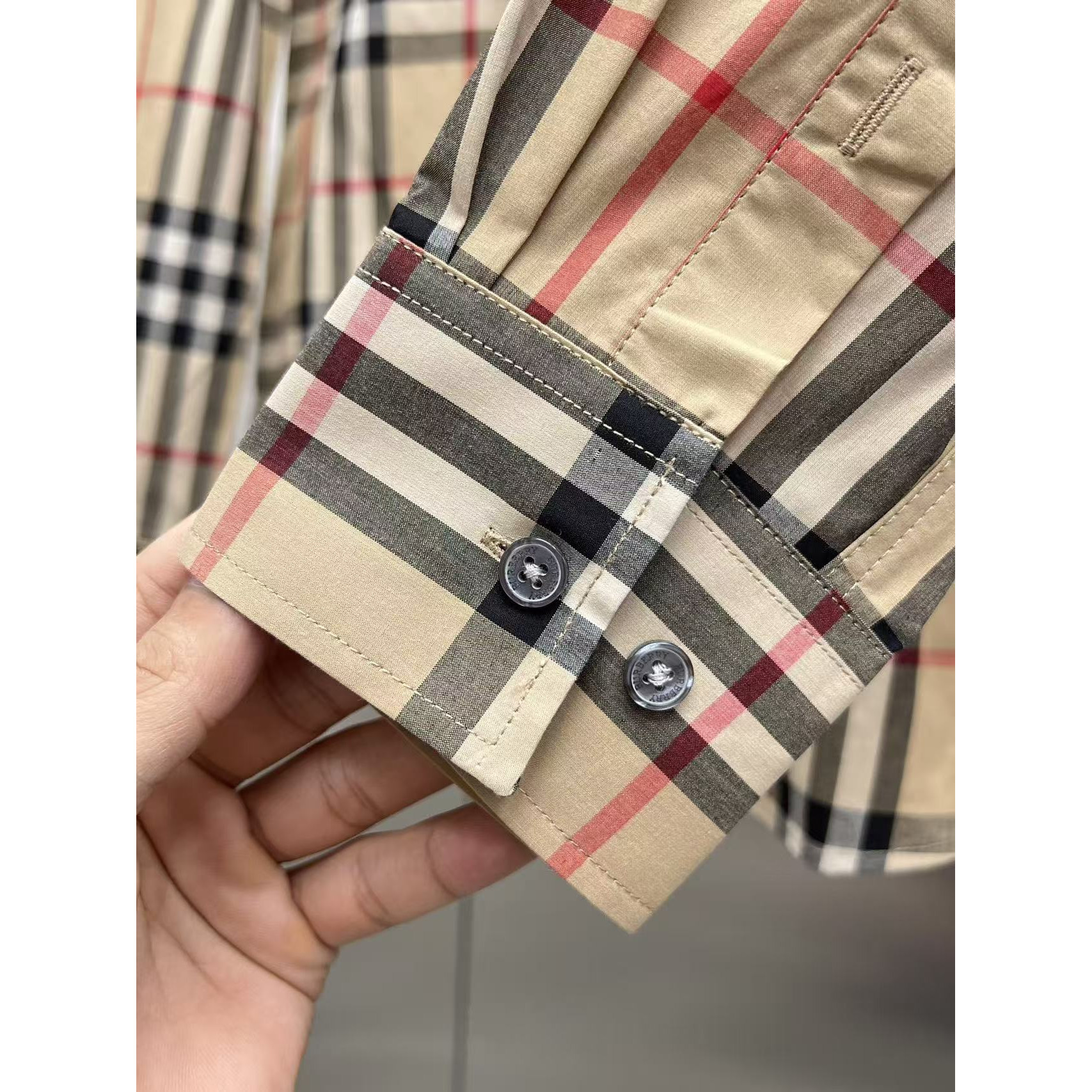 <p>Burberry 长袖衬衫(783230)</p>