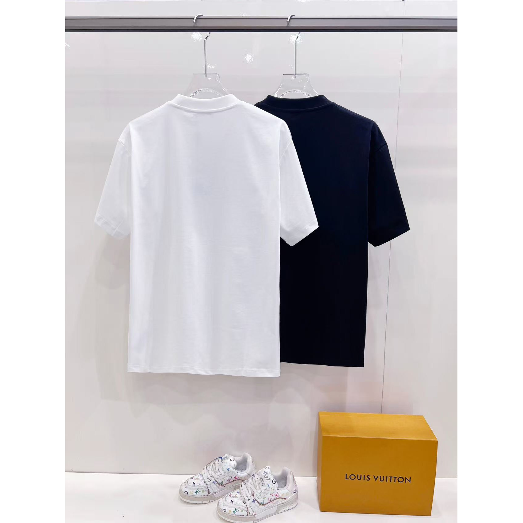 <p>BURBERRY 印花短袖T恤(黑)</p>