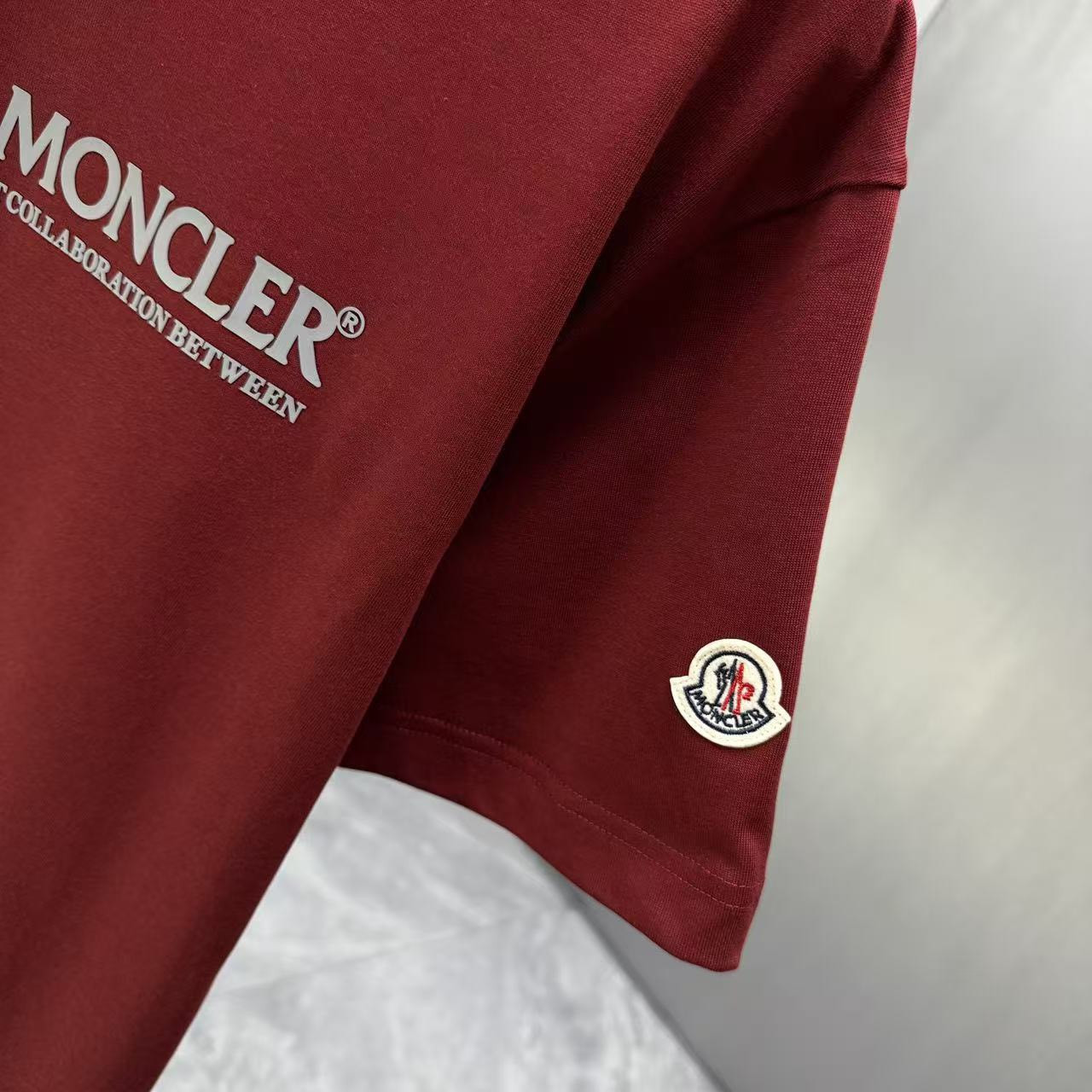 <p>Moncler 短袖T恤(紅)</p>