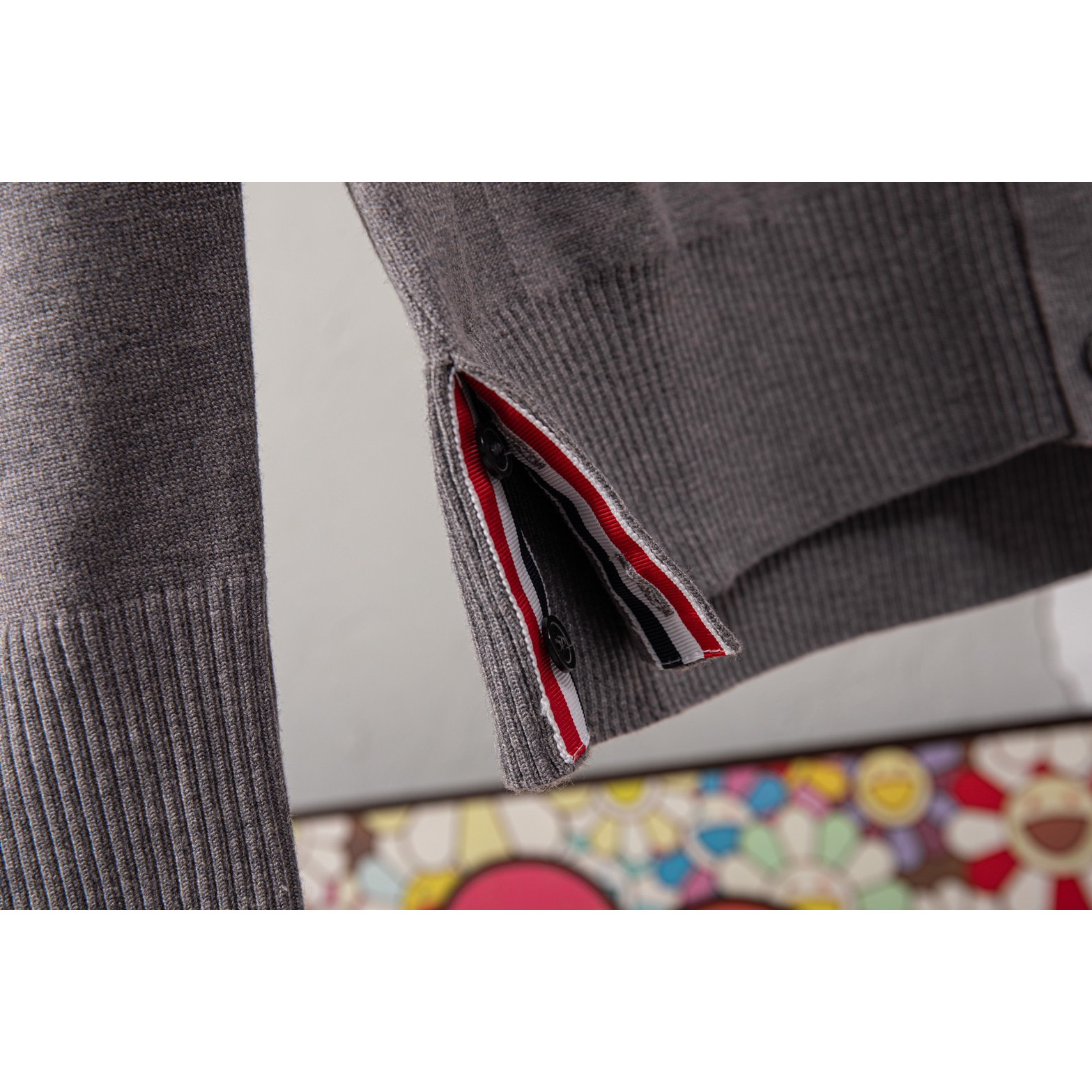 <p>Thom Browne&nbsp;针织开衫外套(花灰色DZ17)</p>