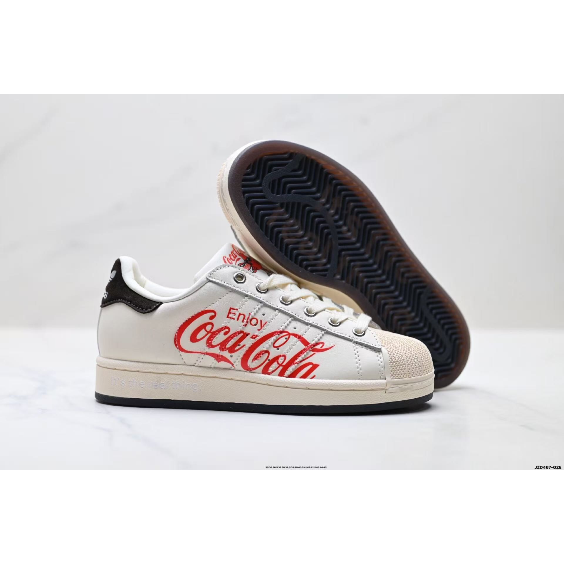 <p>Adidas Coca Cola X SUPERSTAR 休闲运动板鞋(白)</p>