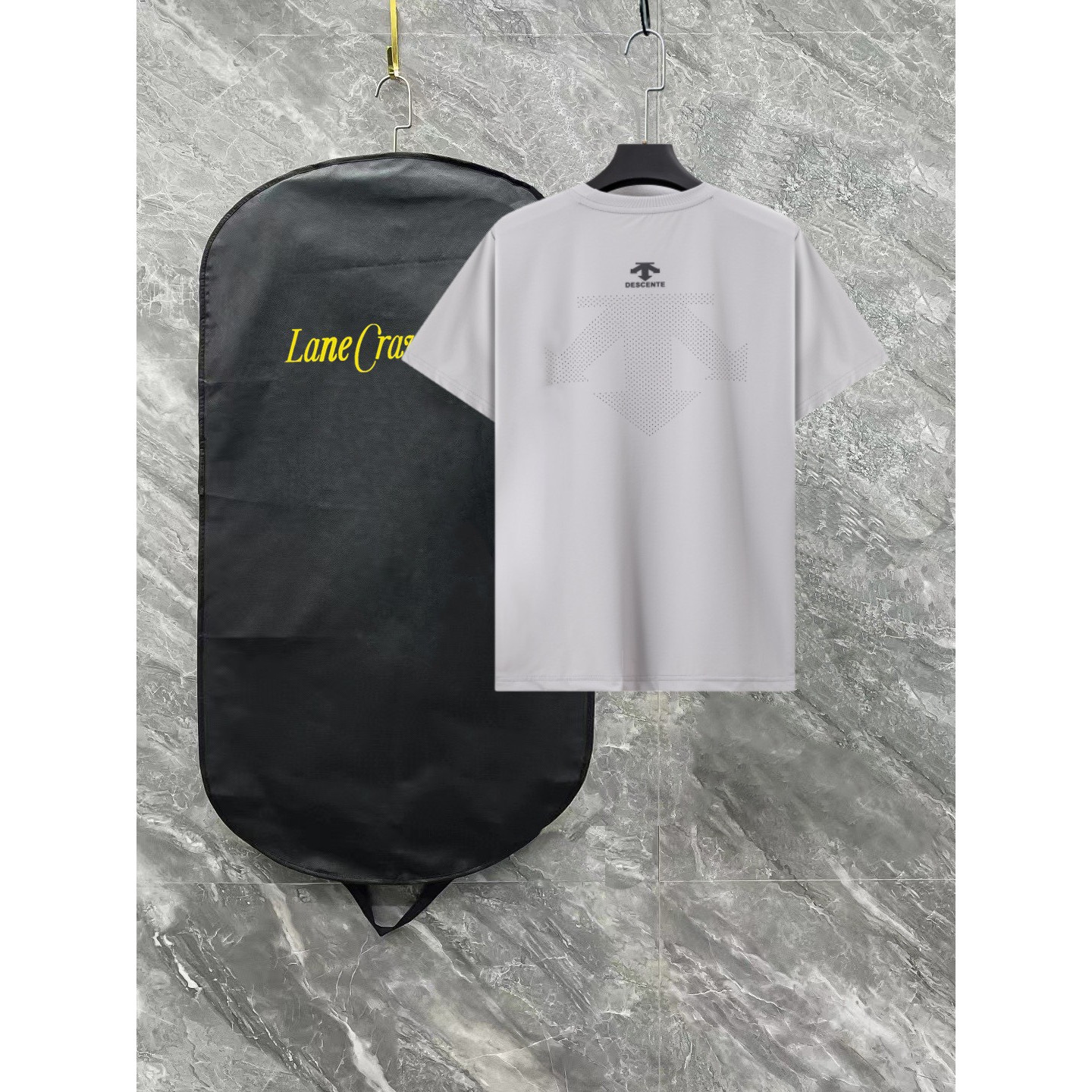 <p>DESCENTE 速干机能短袖T恤(灰)</p>