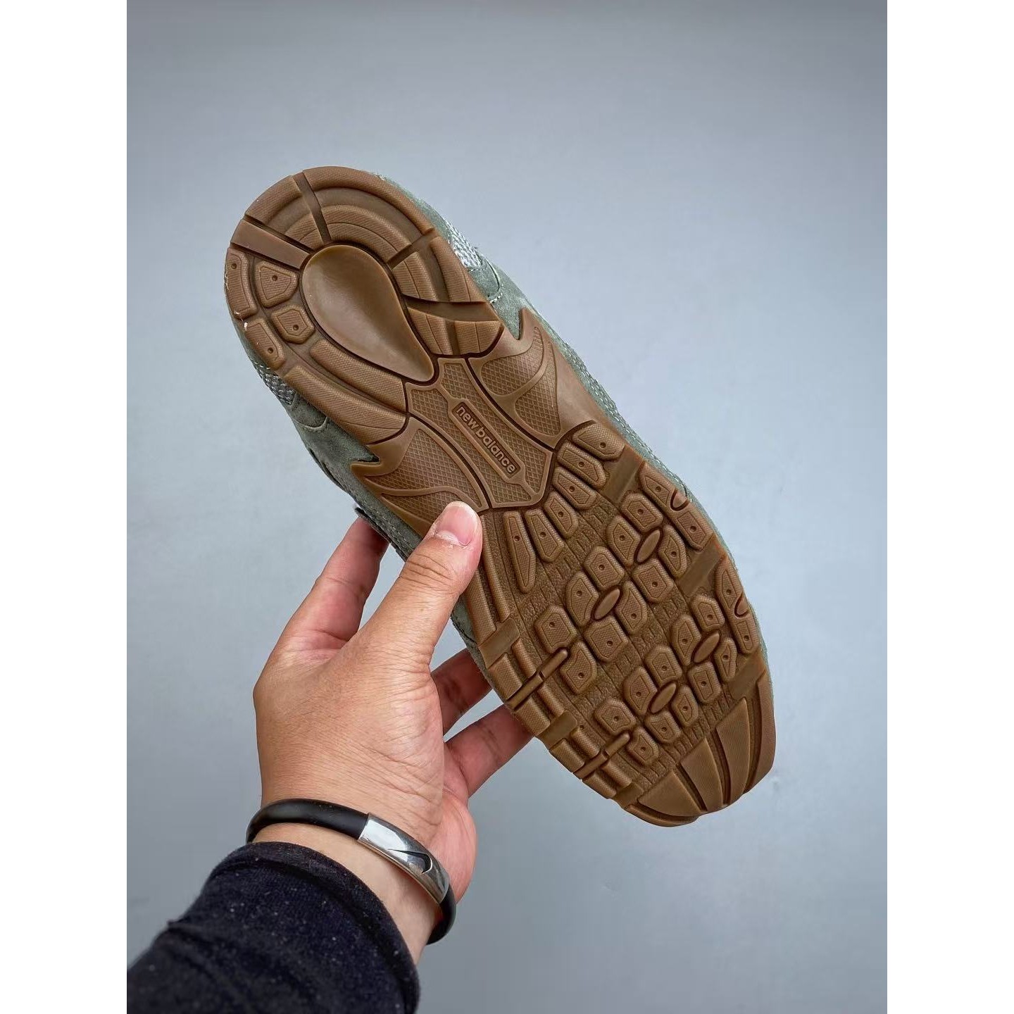 <p>MiuMiu x New Balance 低帮生活休闲鞋(墨綠)&nbsp;&nbsp;</p>