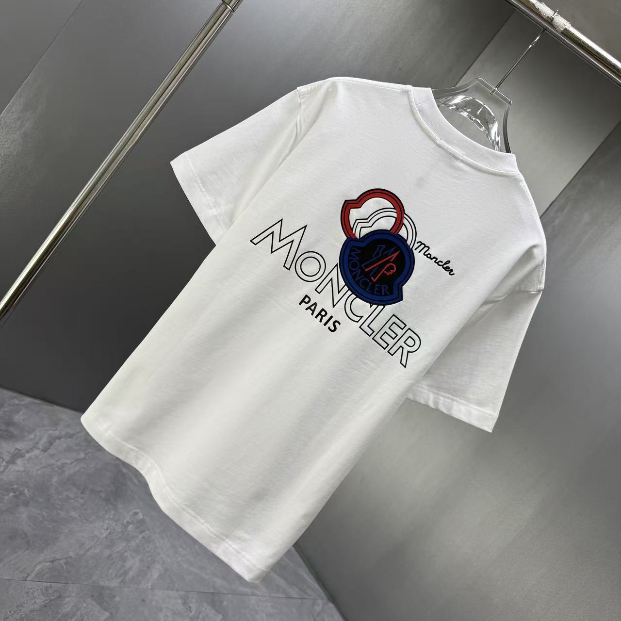 <p>Moncler 短袖T恤(白)</p>