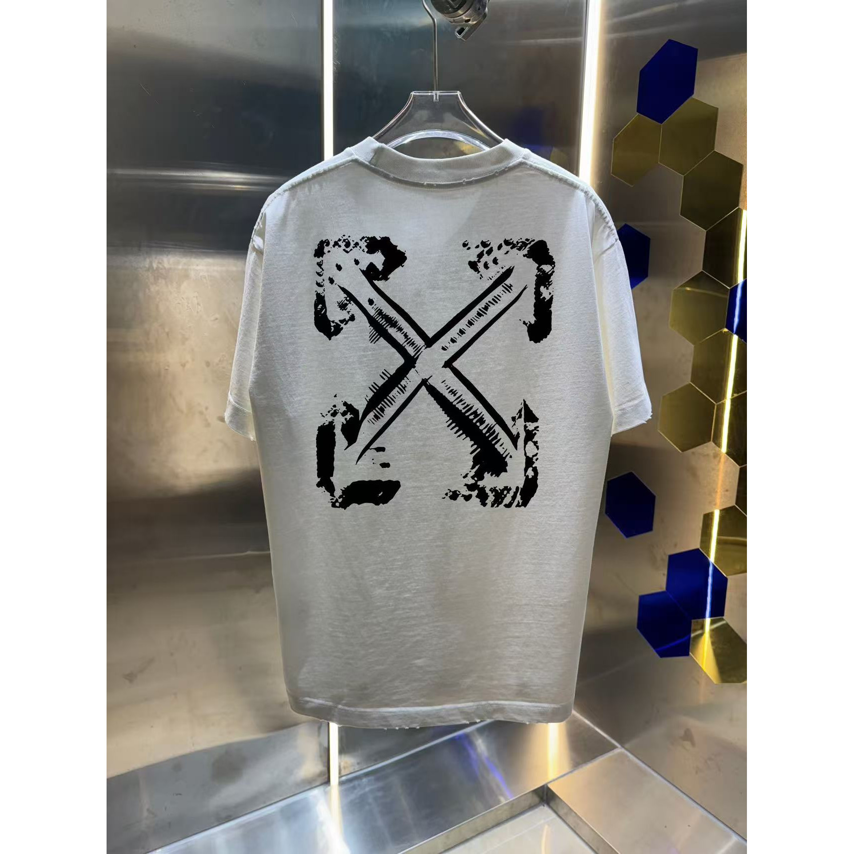 <p>OFF-white 洗水磨破短袖T恤(洗水白)</p>