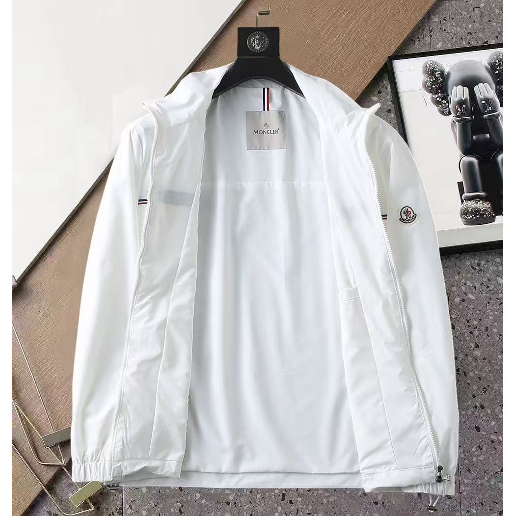 <p>MONCLER&nbsp;男士夹克外套(800857)</p>
