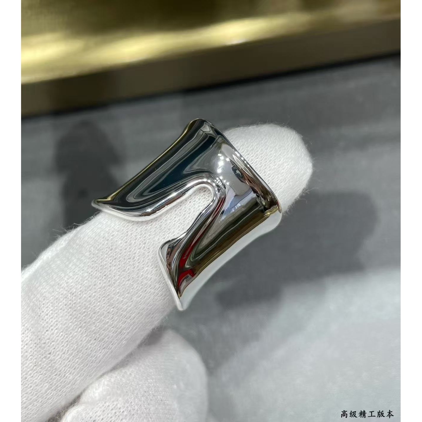 <p>TIFFNY&amp;CO.</p>
