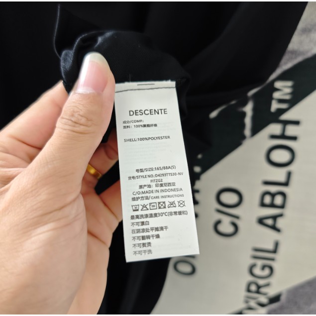 <p>DESCENTE 短袖POLO衫</p>