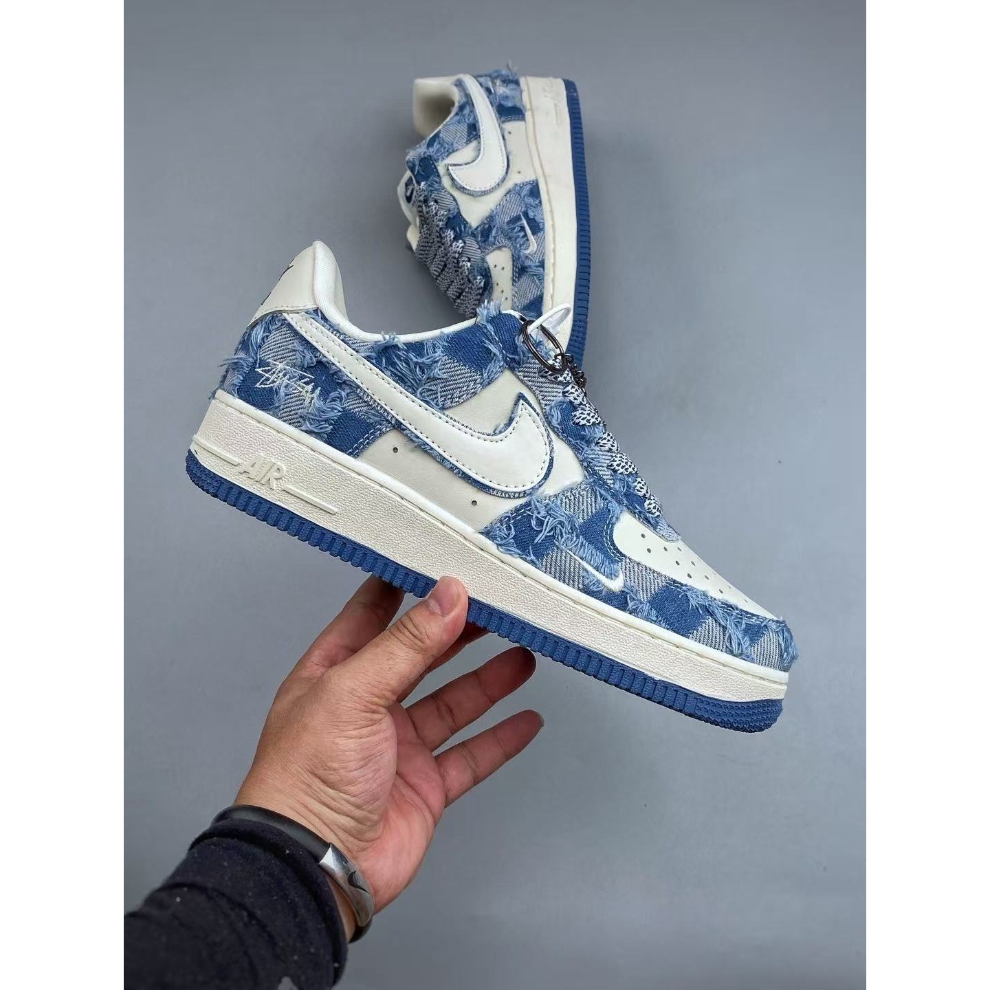<p>Nike Air Force1 07 low 联名款(白藍)</p>