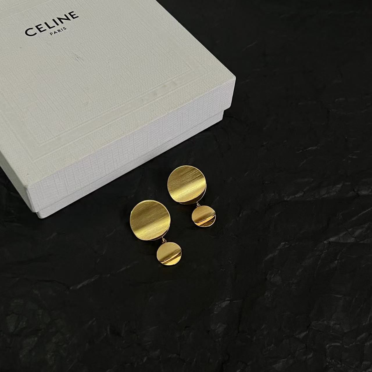 <p>Celine 耳钉</p>