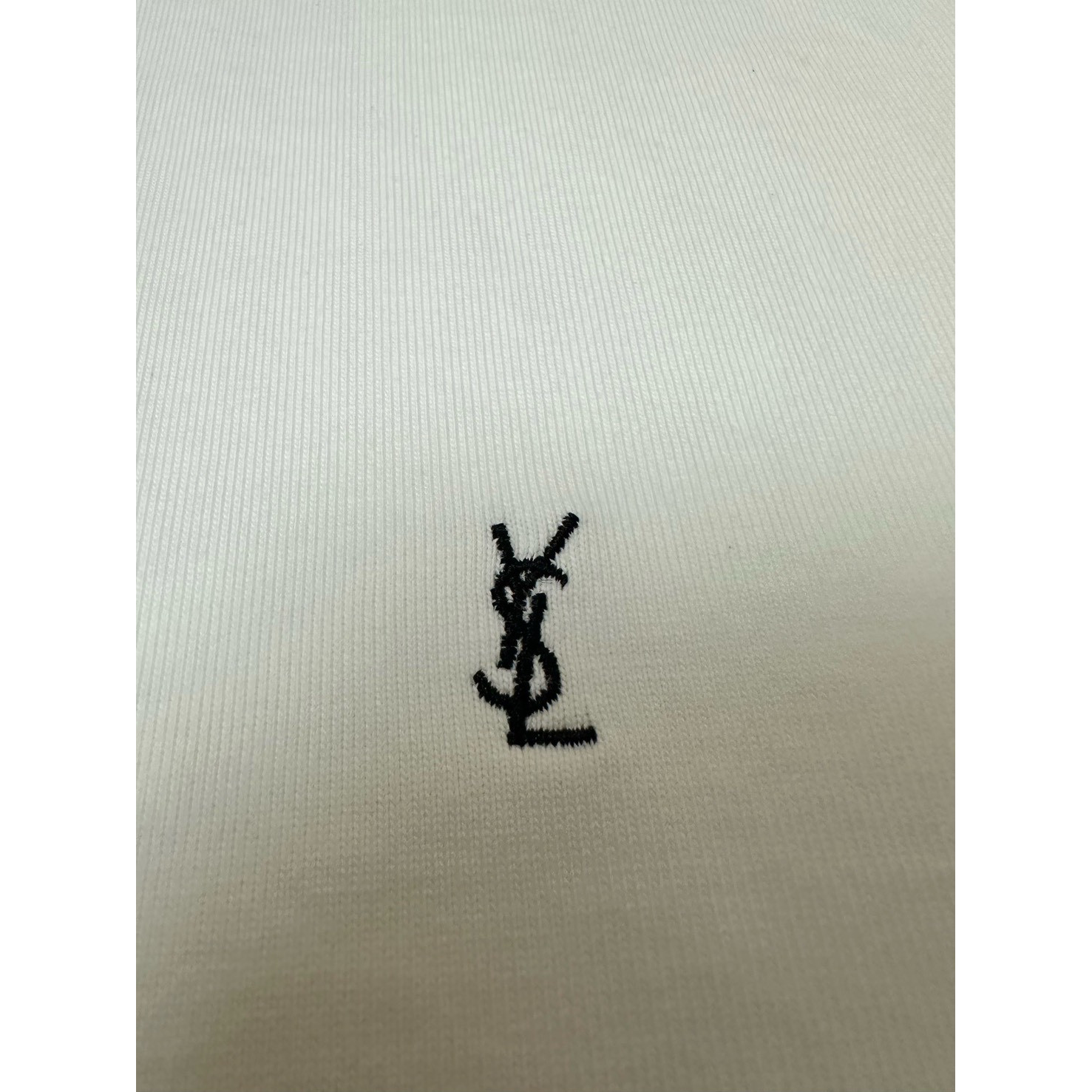 <p>YSL 小logo刺绣短袖T恤(白)</p>