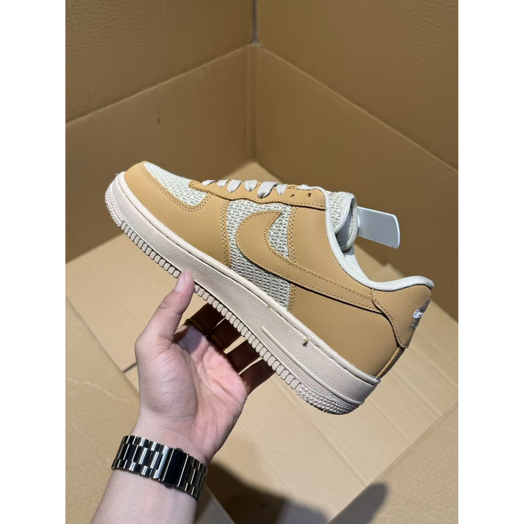 <p>Nike Air Force1 07 low &nbsp;定制空军一号(卡其)</p>