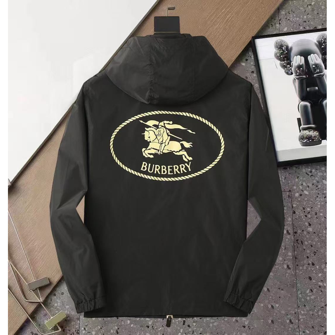 <p>BURBERRY&nbsp;男士夹克外套(黑)</p>