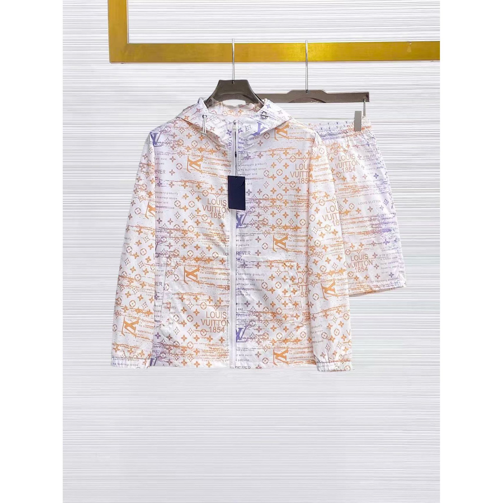<p>LV 夏季防晒衣短裤套装(811158)</p>