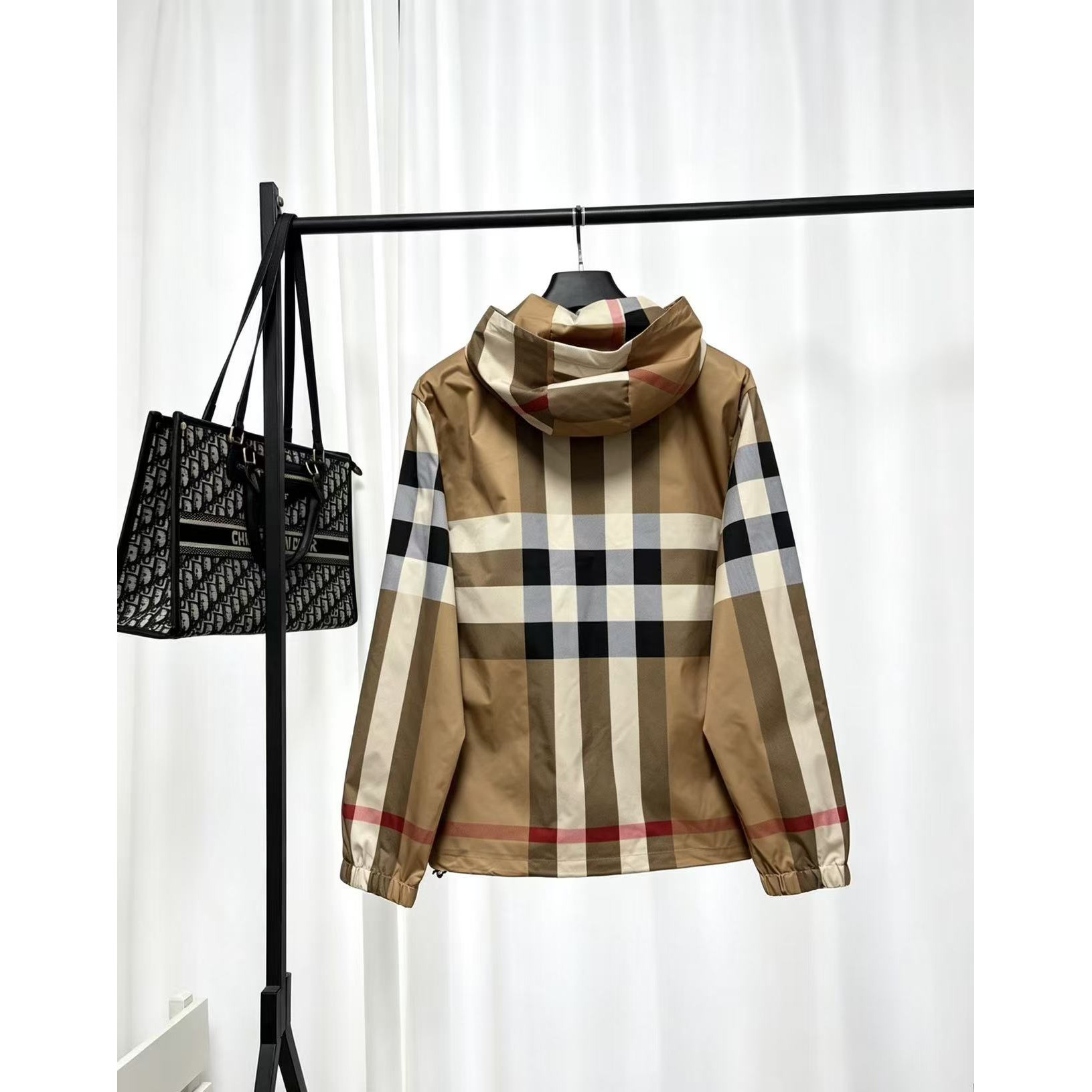 <p>Burberry 夹克外套(卡其)</p>